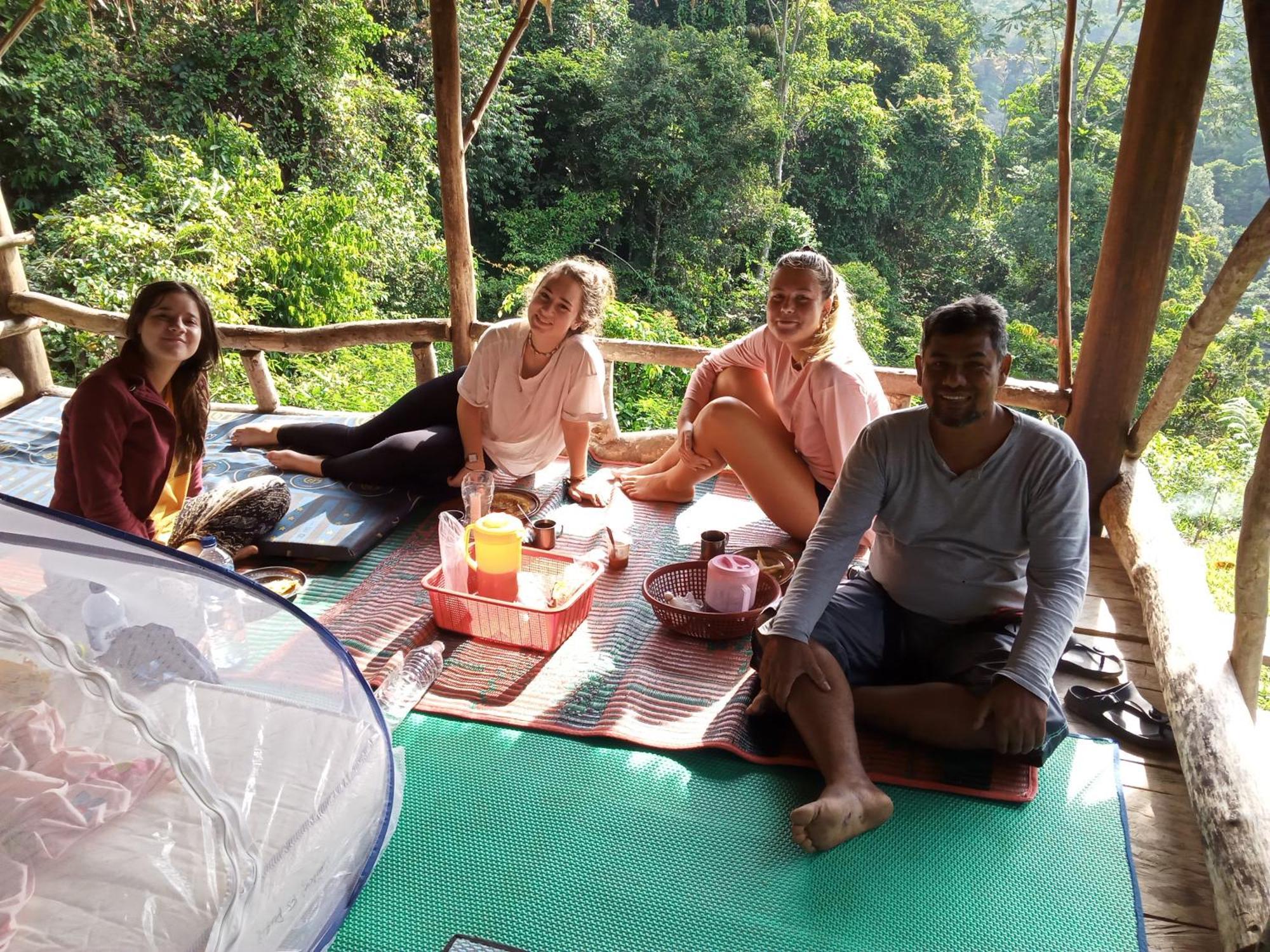 Orangutantreksumatra & Lovely Jungle Lodge Only Book If You Are Treking With Us Bukit Lawang Quarto foto
